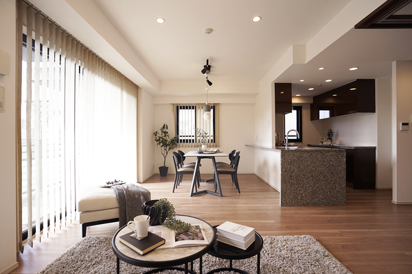 ザ・パークハウス市谷甲良町