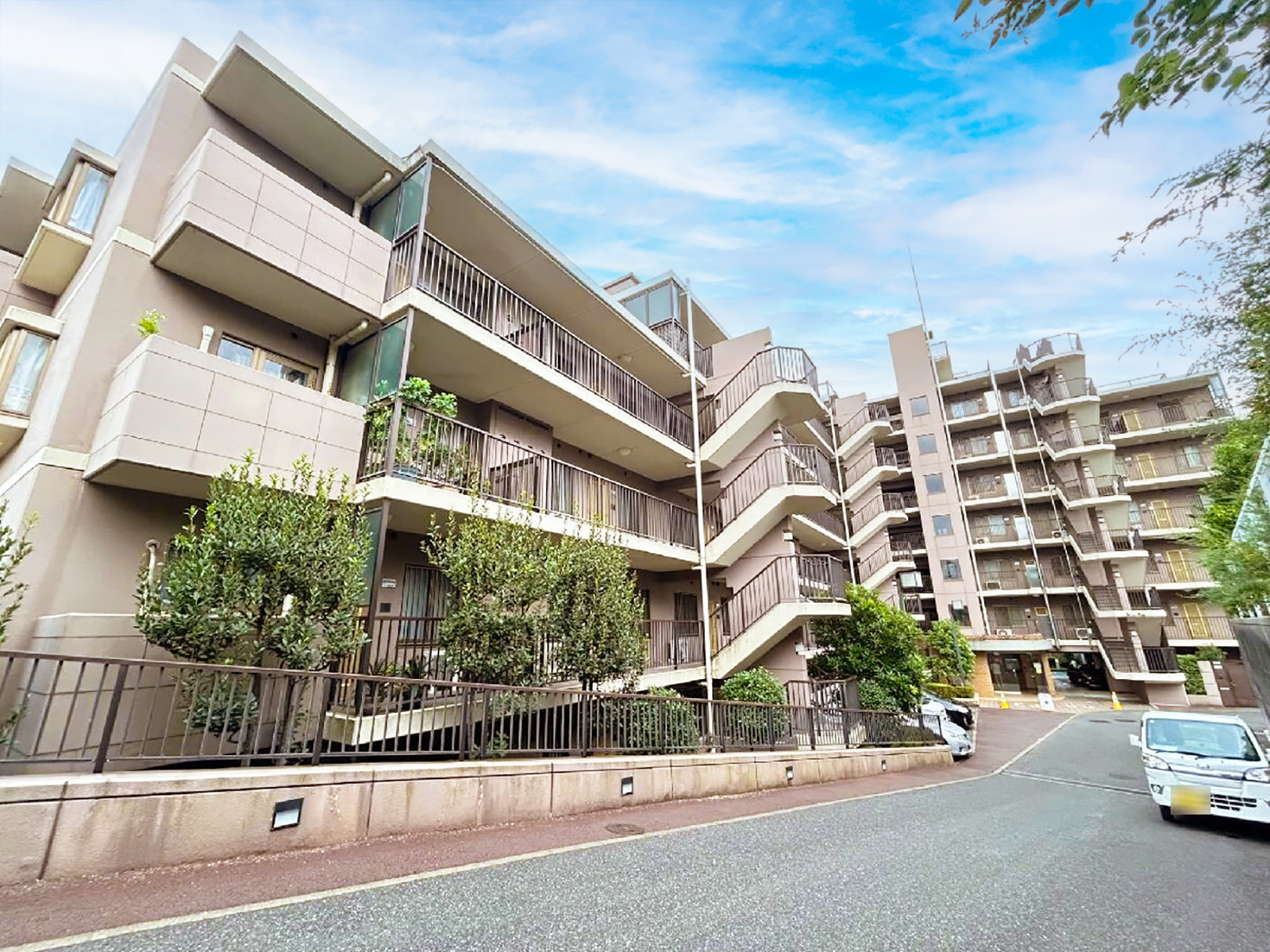 朝日パリオ秋山